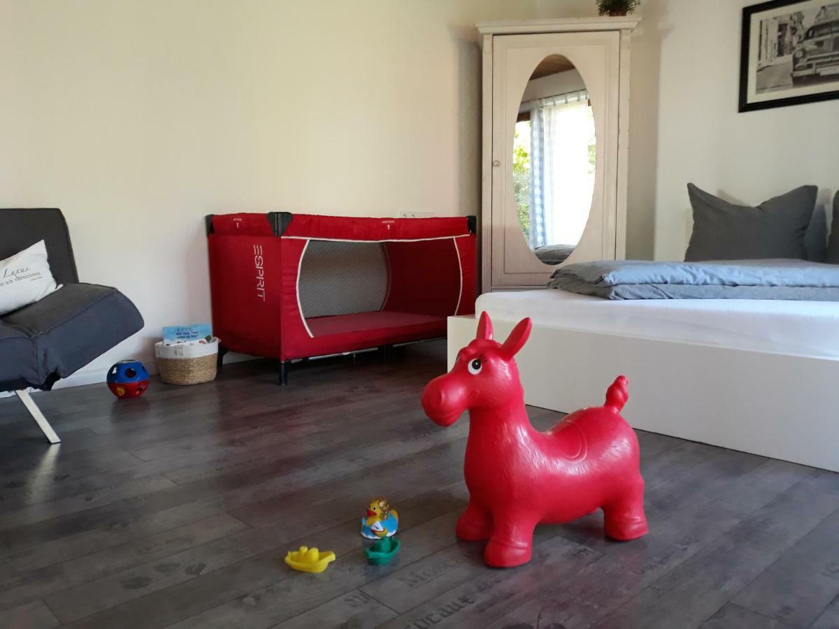 Schoene Einzimmer Wohnung Zwischen Bodensee Und Allgaeu Neukirch  Exterior photo